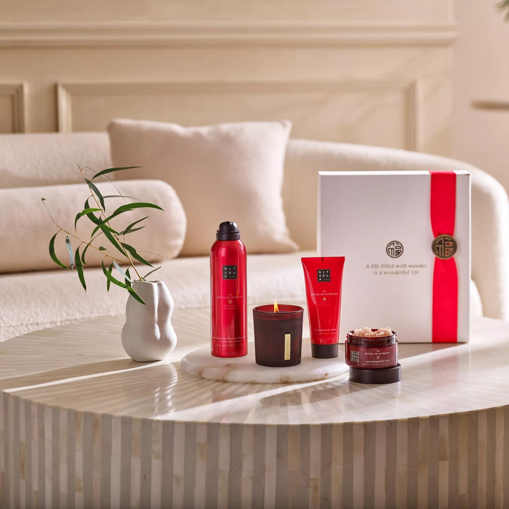 RITUALS Geschenkset The Ritual of Ayurveda Large – Home- und Hautpflegeprodukte mit Indischer Rose und Süßmandelöl, inklusive wiederverwendbarer Waschtasche – Ein Selbstpflege-Set für ein harmonisiere