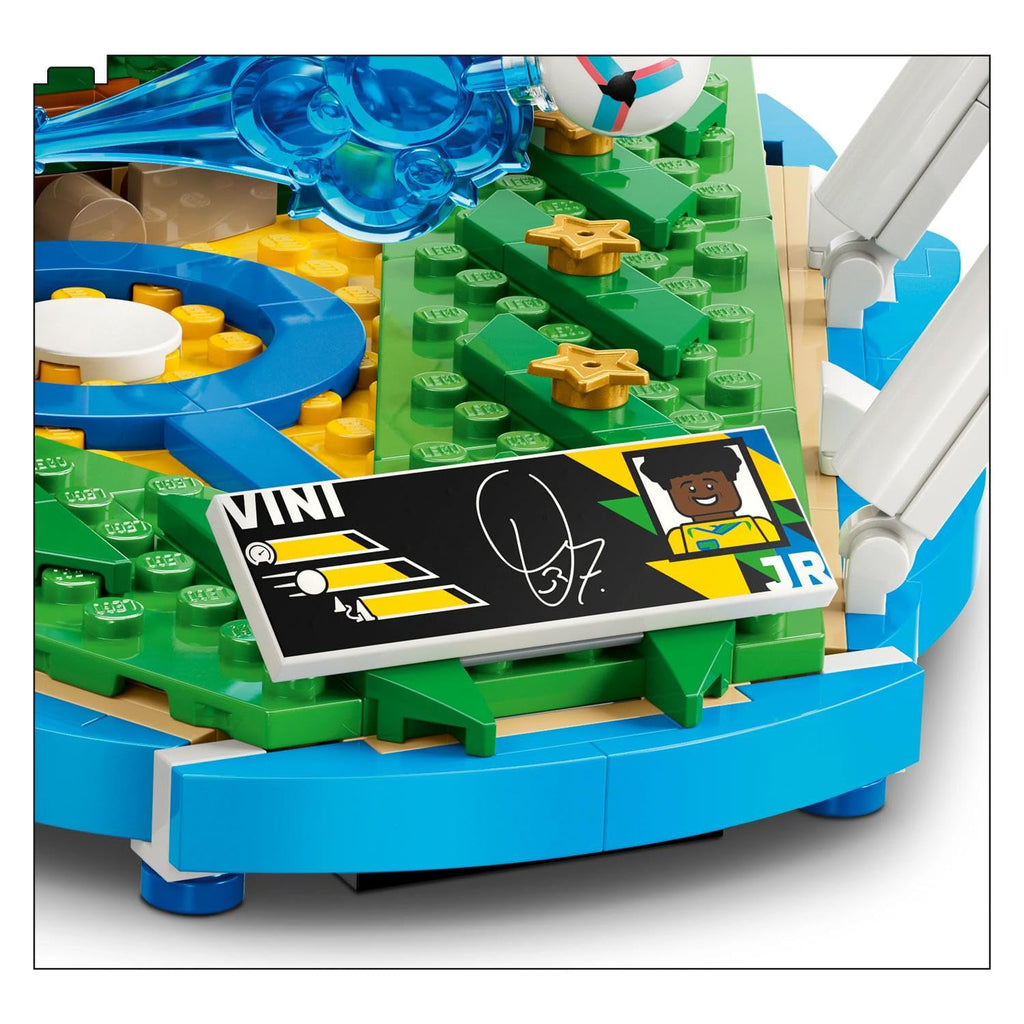 LEGO Editions Cristiano Ronaldo - Fußball-Highlights Spielzeug - 3D Modellbau mit Minifigur zum Sammeln - Kinderzimmer Deko - Geschenk für Jungen, Mädchen ab 10 Jahren und erwachsene Sportfans - 43012