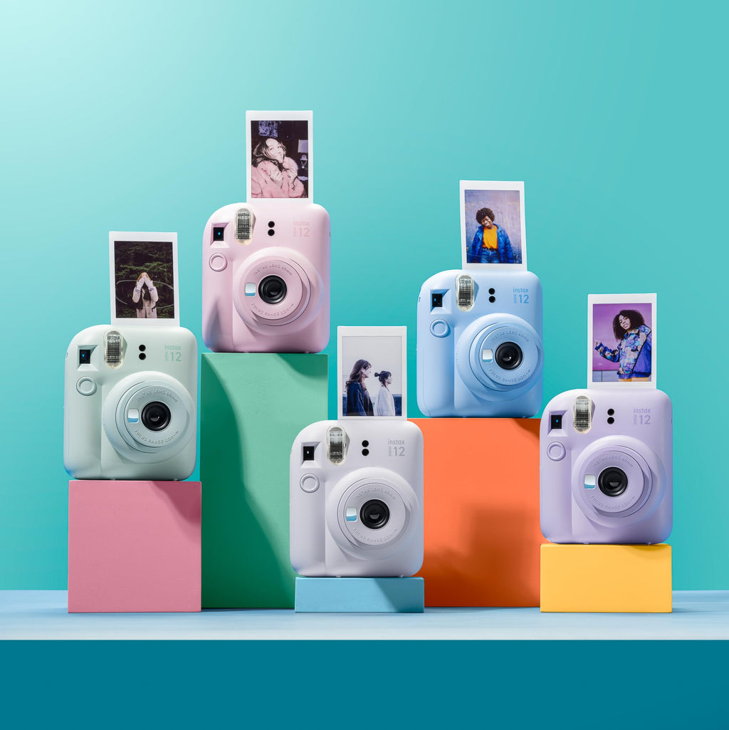 FUJIFILM instax mini 12™ Sofortbildkamera für Erwachsene | Kamera mit Sofortdruck für farbige Erinnerungen zum Anfassen – Selfiespiegel, Nahaufnahmemodus & automatische Belichtung | Pastel Blue