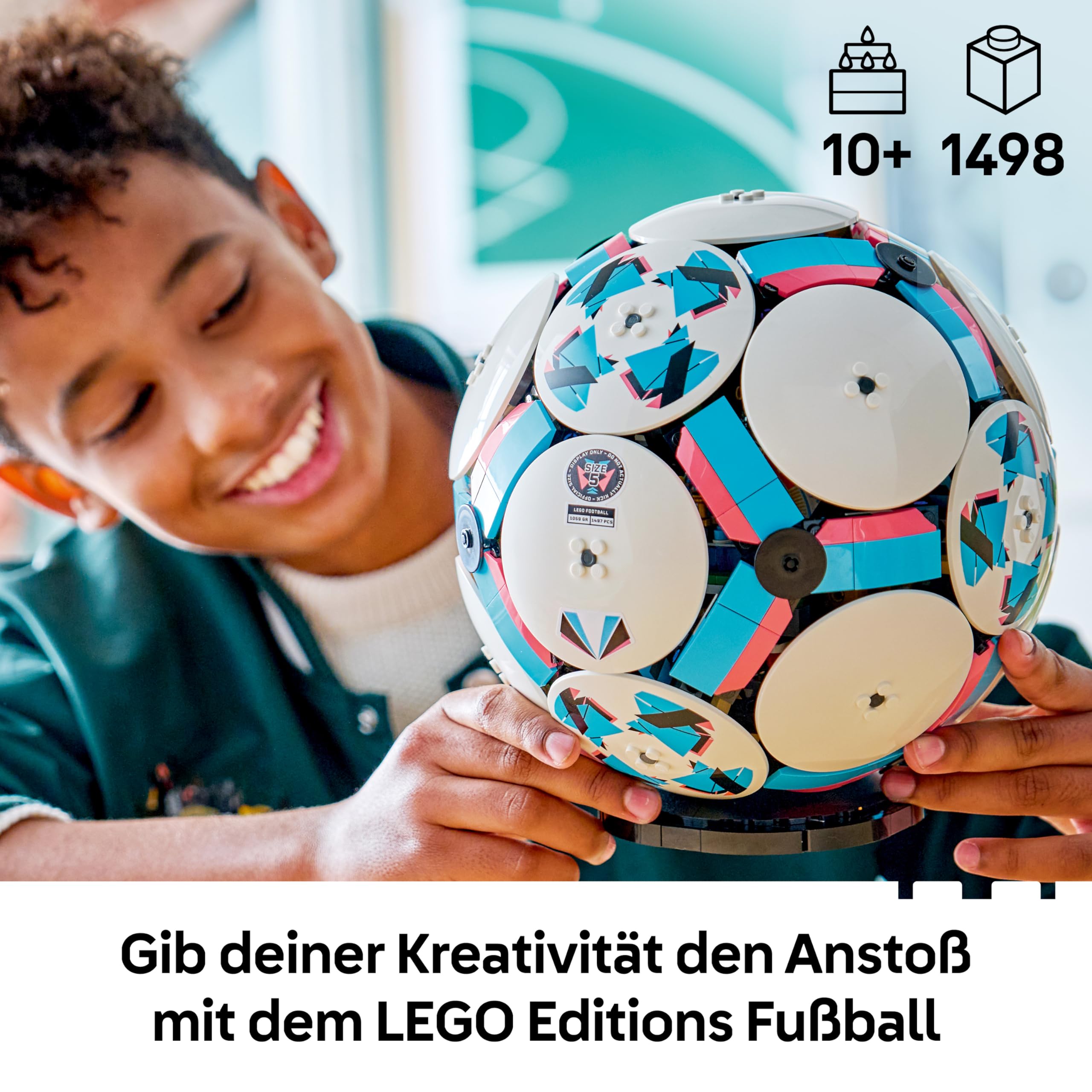 LEGO Editions Sports Offizieller Pokal der FIFA Fußball-Weltmeisterschaft - 3D DIY Modell mit sammelbarer Minifigur - Fußball Geschenk für Jungen & Mädchen ab 12 Jahren und Erwachsene Fans - 43020